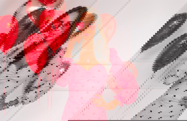 Wzorzysta sukienka z...