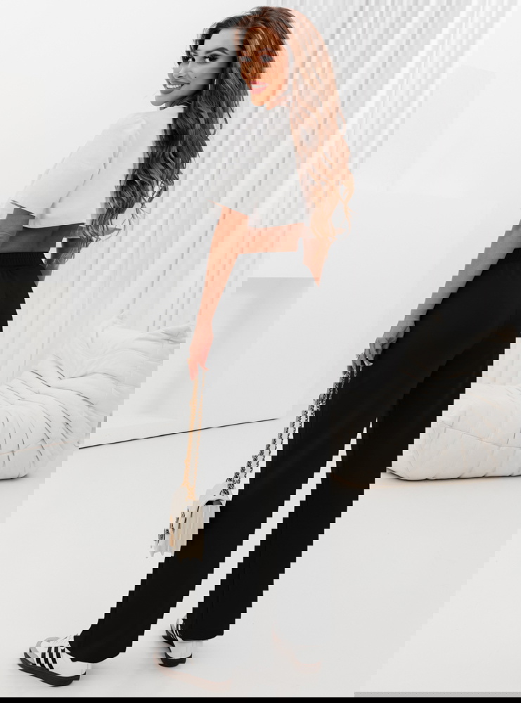 Czarne spodnie dresowe z szerokimi...