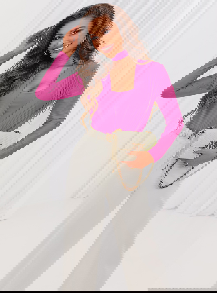 Różowe dopasowane body z chokerem...