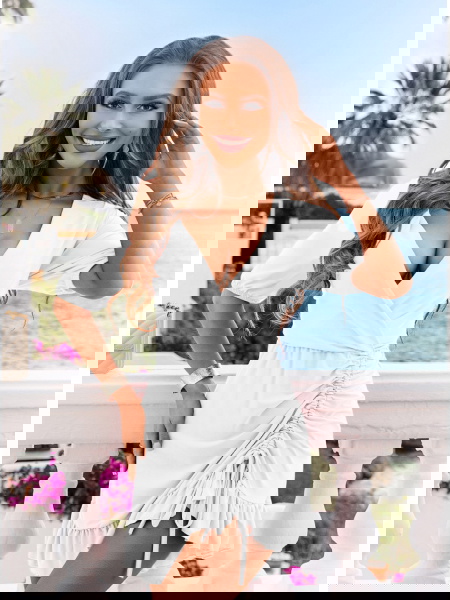 Biała dopasowana sukienka z... 2