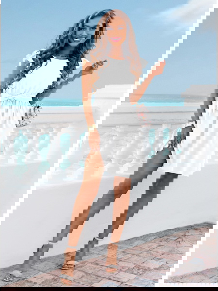 Biała sukienka z wiązaniem... 2