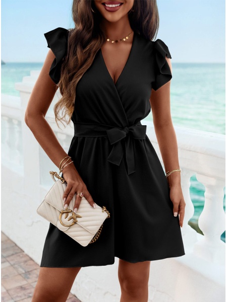 Czarna sukienka z wiązaniem...