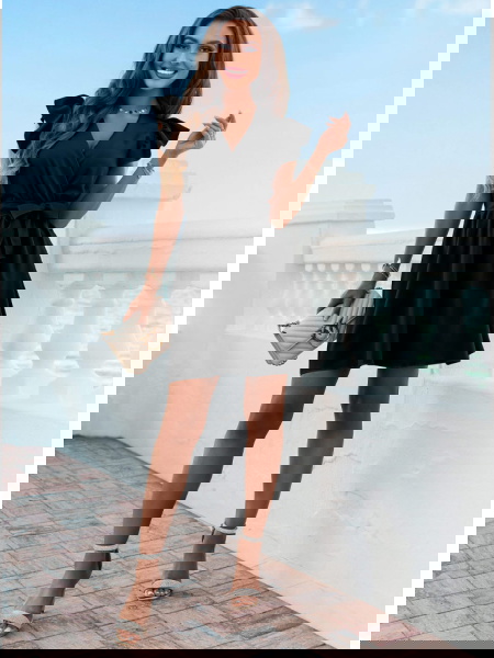 Czarna sukienka z wiązaniem... 2