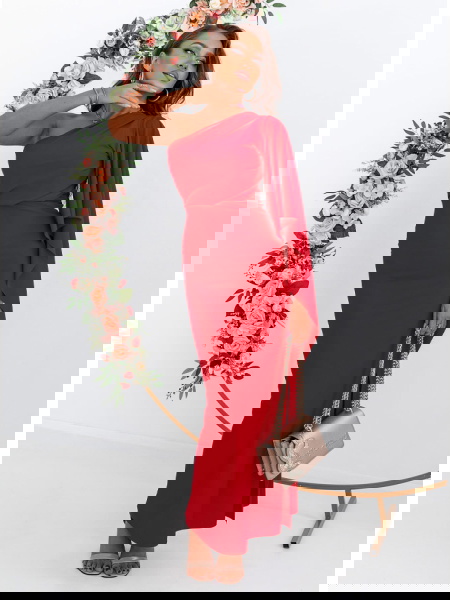 Malinowa sukienka na jedno... 2