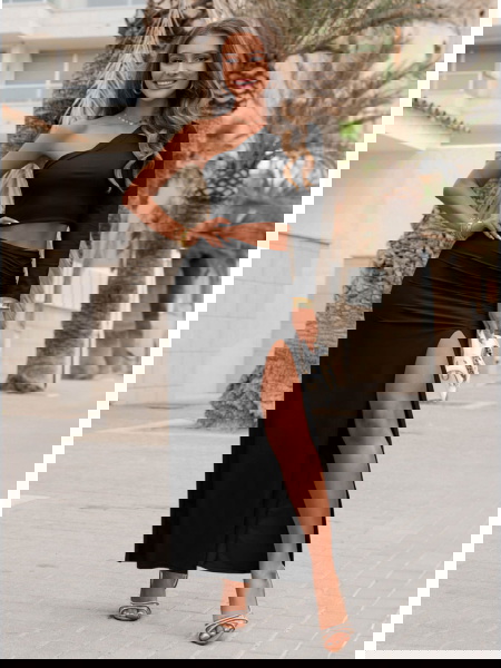 Czarna sukienka na jedno... 2