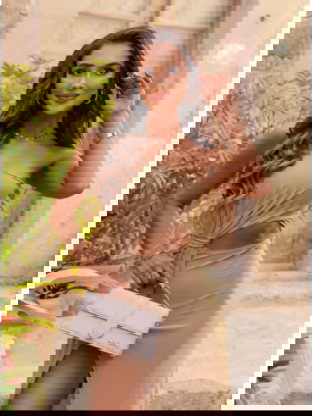 Beżowa sukienka maxi z... 2