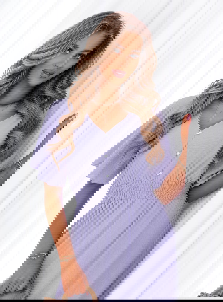 Liliowa sukienka maxi z ozdobnymi...