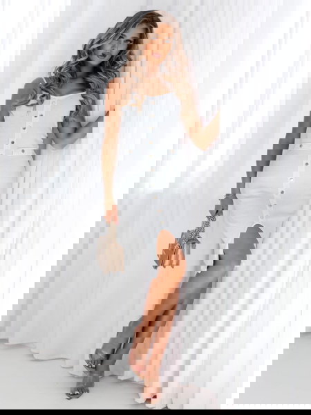 Biała prążkowana sukienka... 2