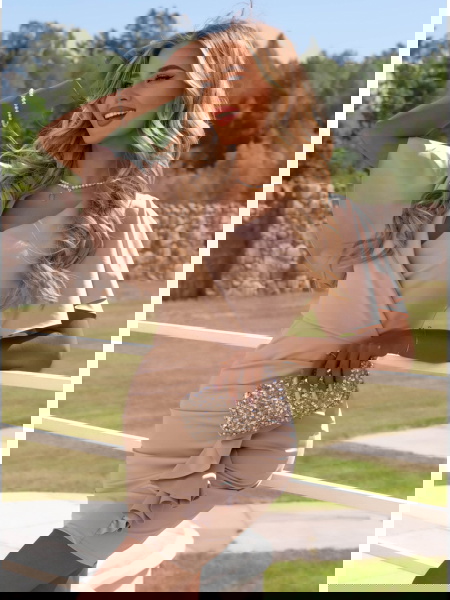 Jasnobeżowa sukienka z... 2