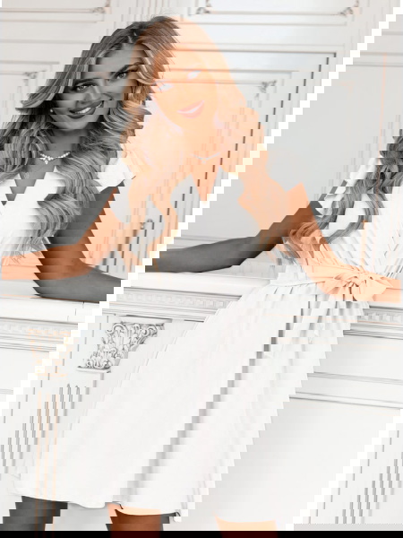 Biała sukienka z wiązaniem... 2