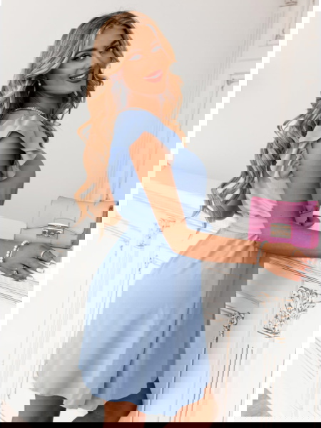 Błękitna sukienka z... 2