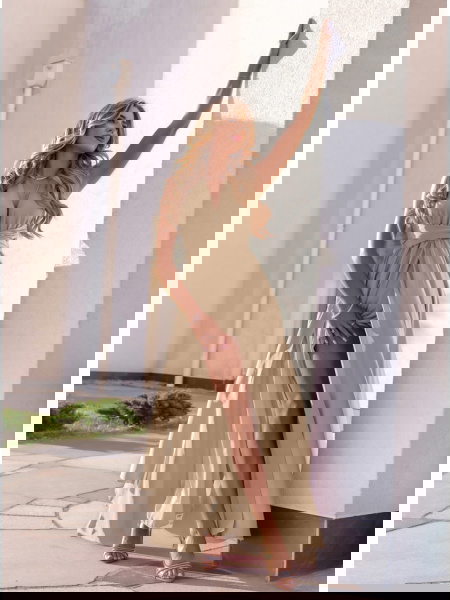 Beżowa długa satynowa... 2