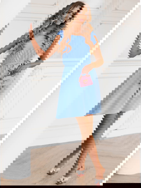 Błękitna sukienka z... 2