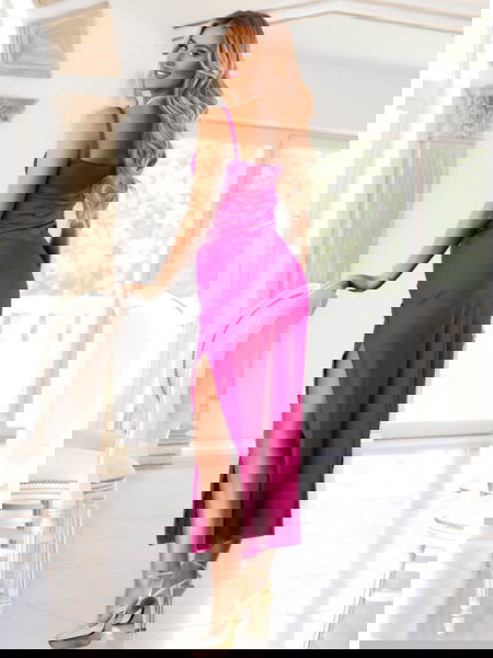 Satynowa długa sukienka na... 2