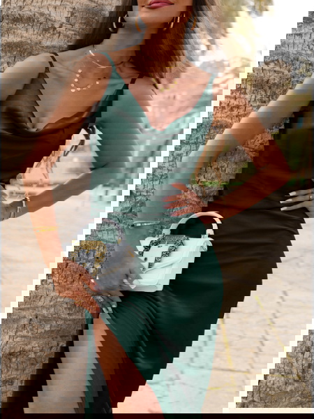 Satynowa długa sukienka na... 2