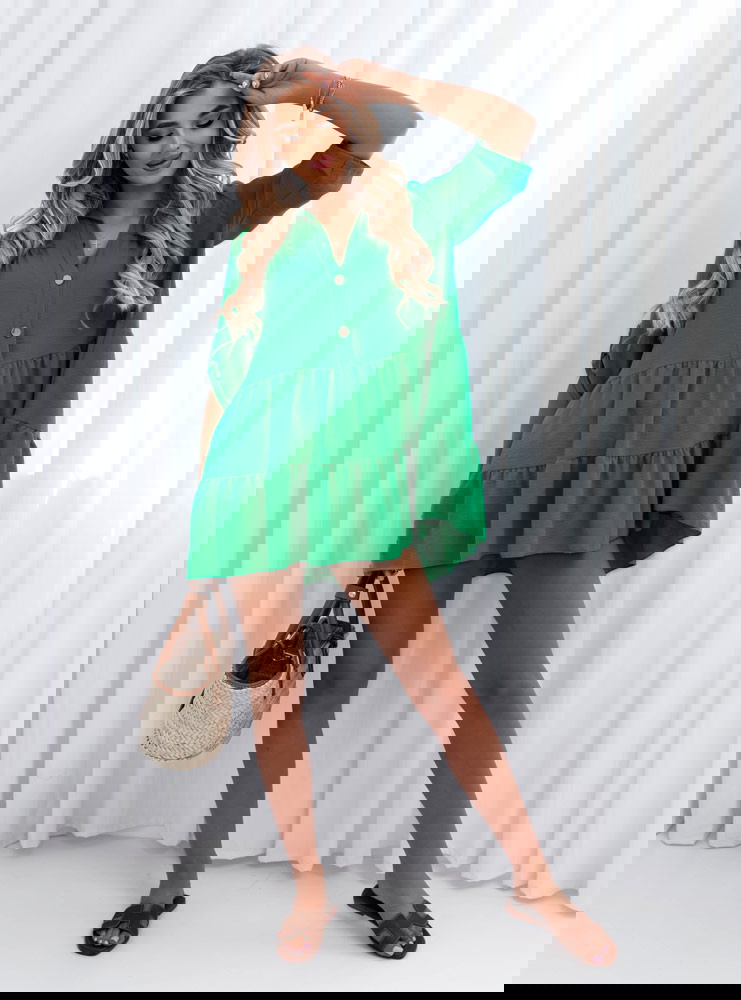 Zielona bluzka zapinana na guziki...