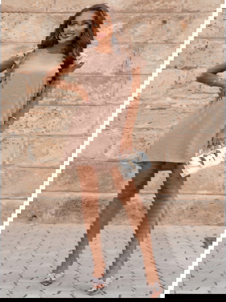 Beżowa sukienka z... 2