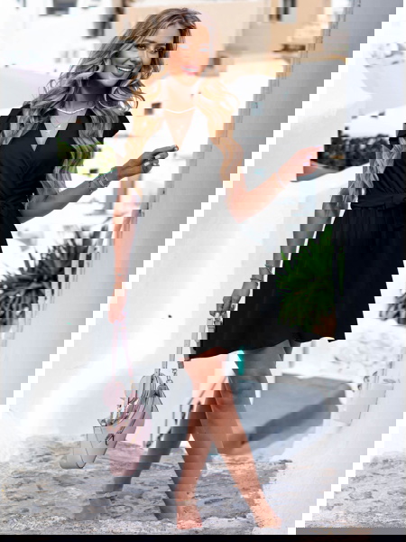 Czarna sukienka z wiązaniem... 2