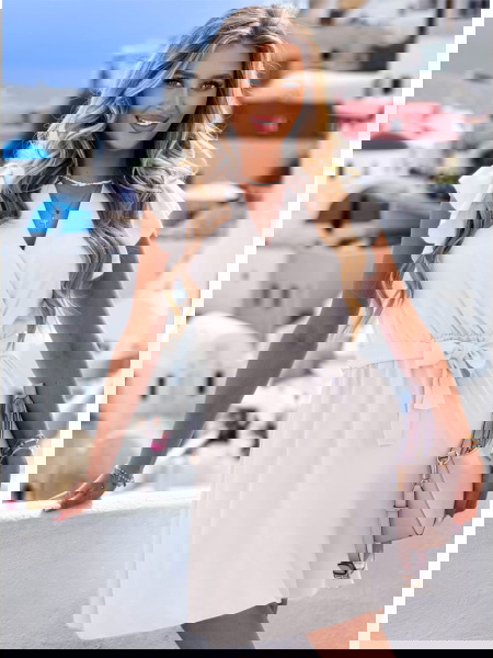 Biała sukienka z wiązaniem... 2