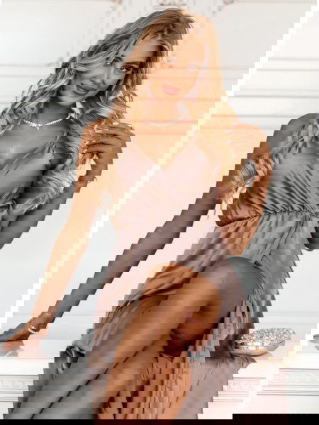 Beżowa sukienka satynowa... 2