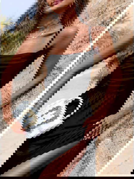 Czarna satynowa sukienka... 2