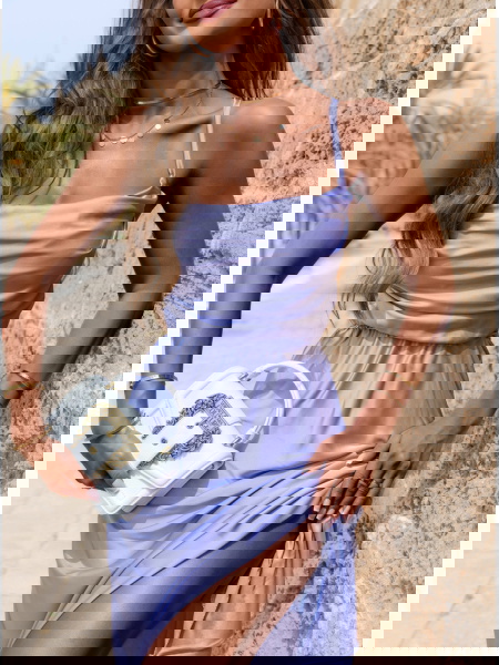 Błękitna satynowa sukienka... 2