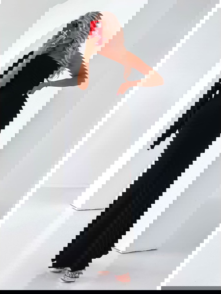 Czarna sukienka na jedno... 2