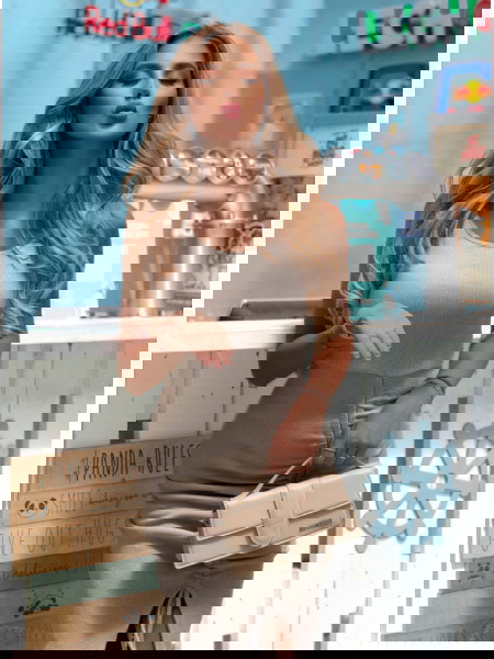 Beżowa prążkowana sukienka... 2