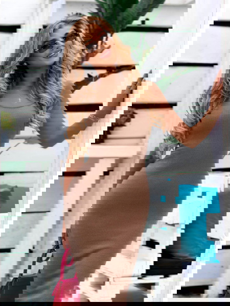 Długa prążkowana sukienka... 2