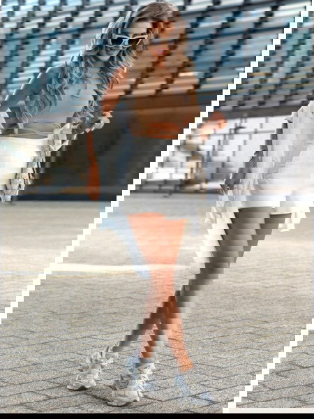 Beżowa bluzka crop top z... 2