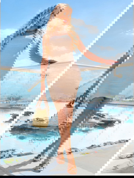 Beżowa dopasowana... 2