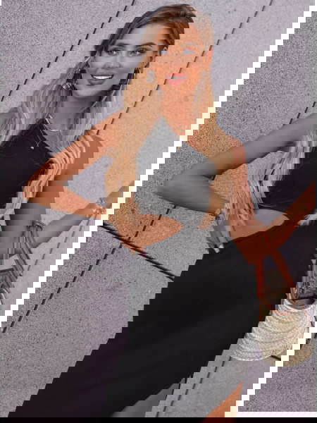 Czarna prążkowana sukienka... 2