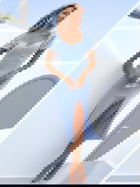 Błękitna sukienka z... 2