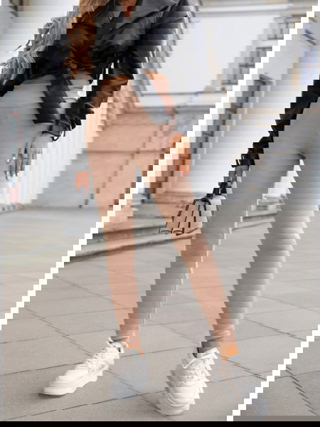 Beżowe prążkowane... 2