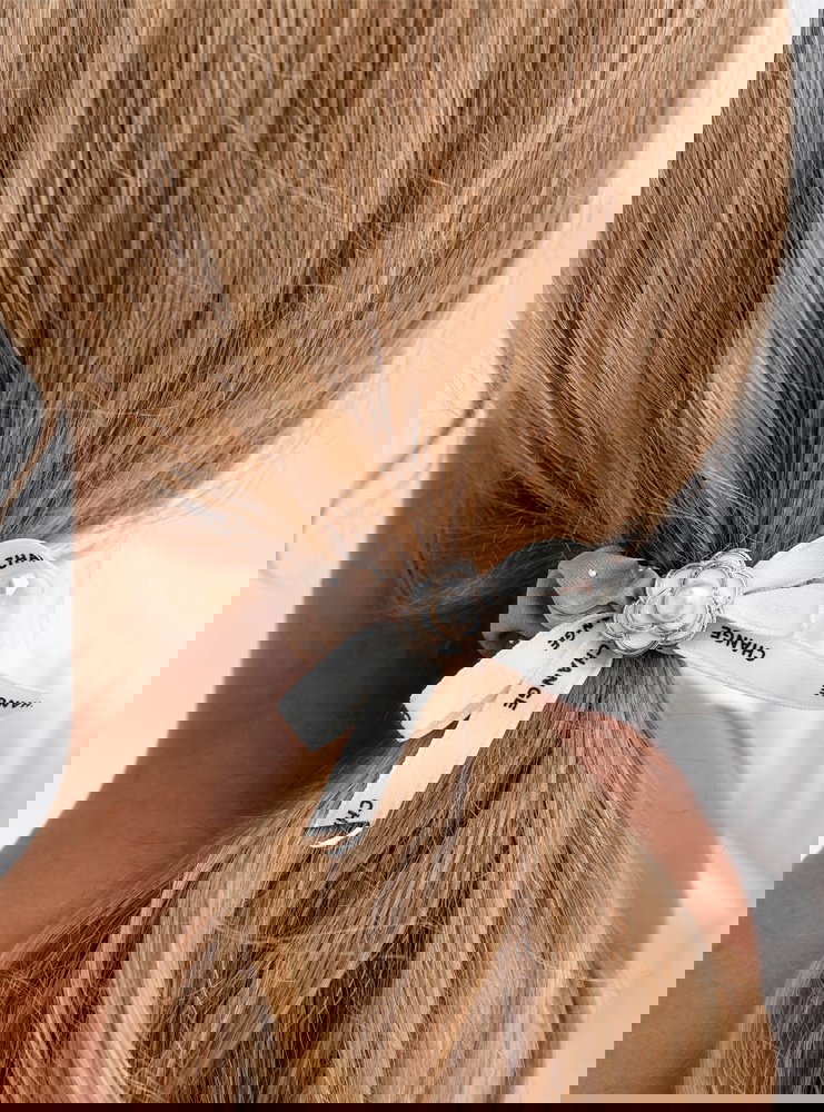 Beżowa ozdobna gumka do włosów Eathelin