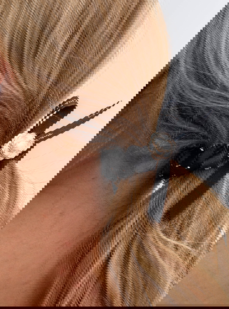 Czarna ozdobna gumka do włosów Eathelin