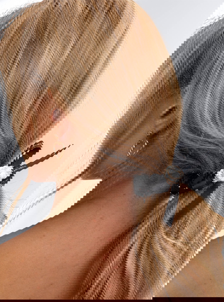 Czarna ozdobna gumka do włosów Eathelin