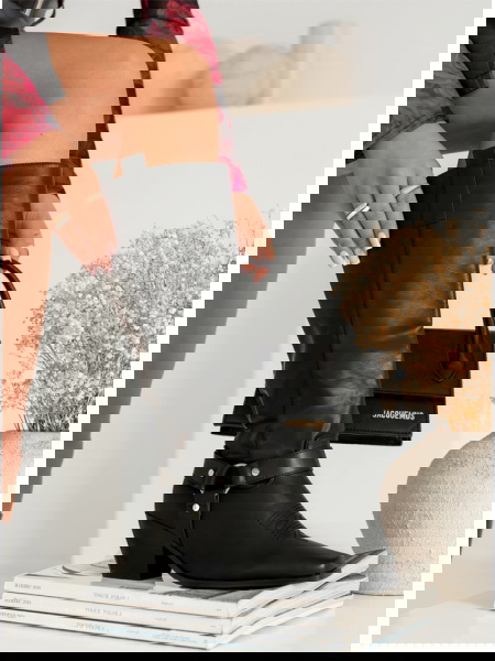 Czarne kozaki na obcasie... 2