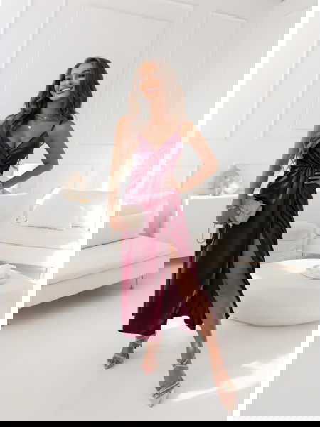 Bordowa sukienka satynowa... 2