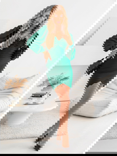 Sukienka z dekoltem w serce... 2