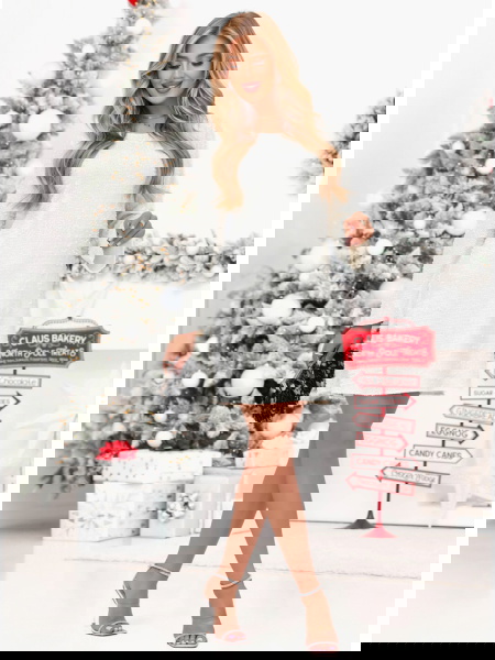 Biała cekinowa sukienka z... 2