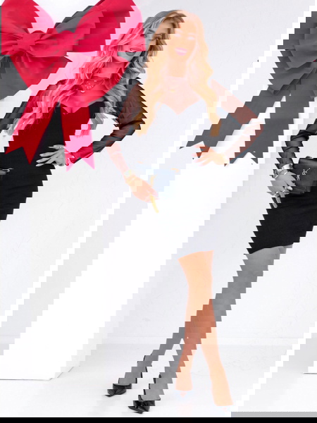 Czarna prążkowana sukienka... 2