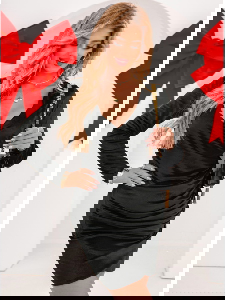 Czarna welurowa sukienka z... 2