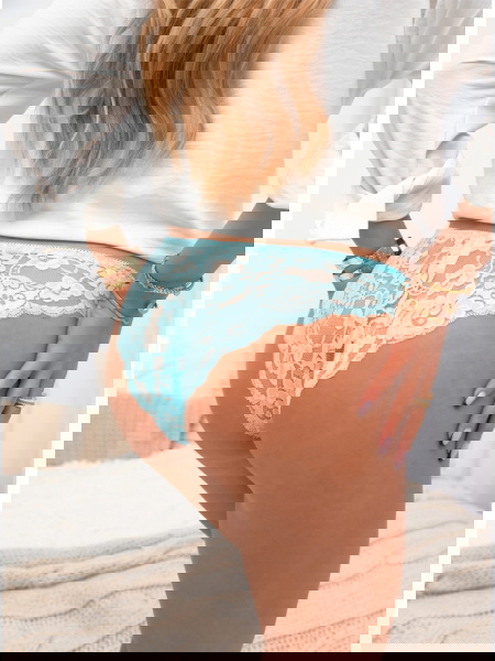 Błękitne majtki z koronką... 2