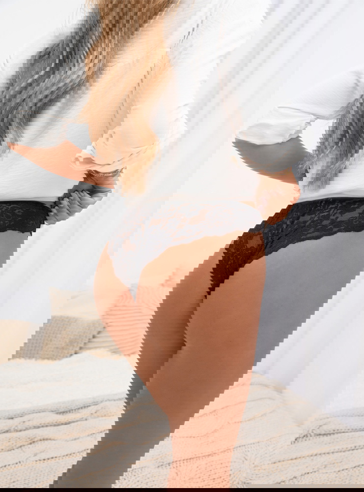 Czarne majtki z koronką Jamee