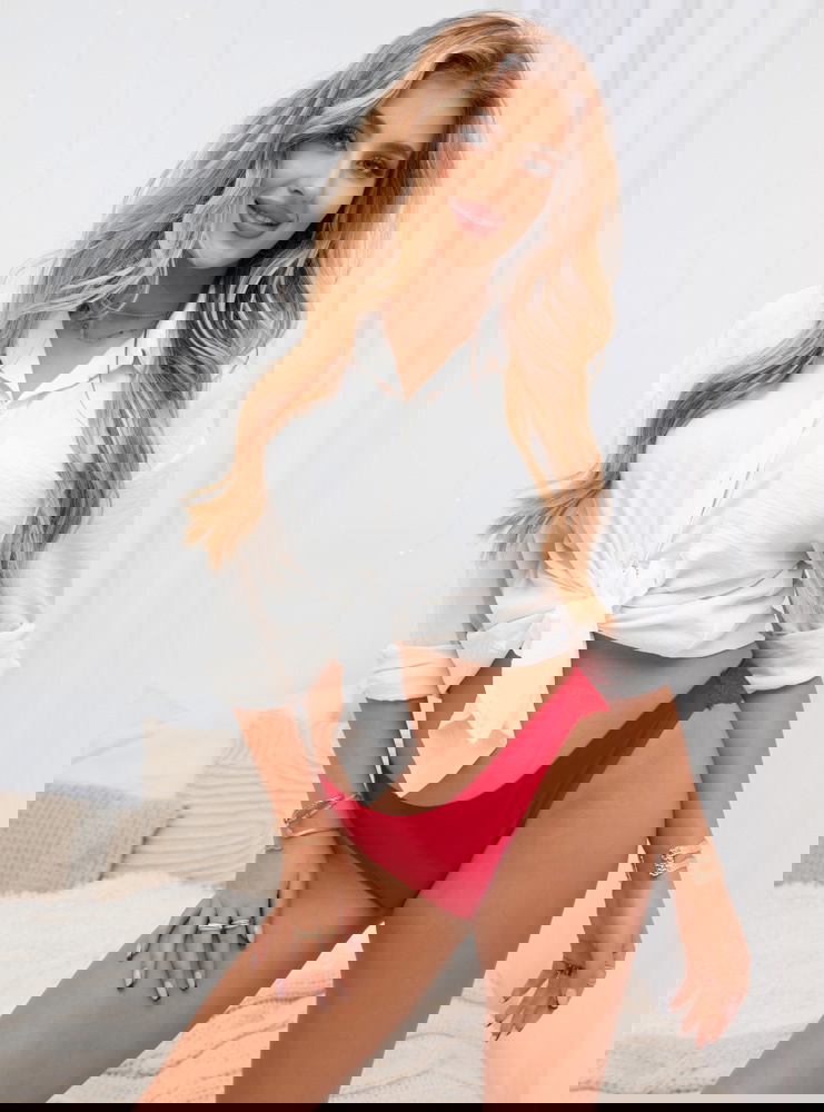 Malinowe majtki z koronką Jamee