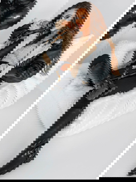 Czarne prążkowane legginsy... 2