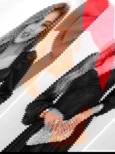 Czarna błyszcząca sukienka... 2