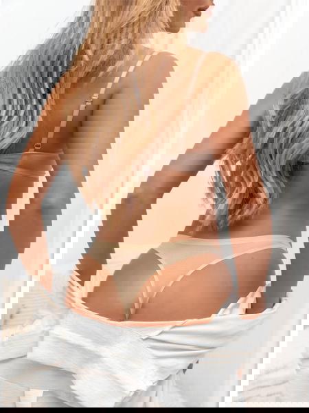 Beżowe bezszwowe majtki... 2