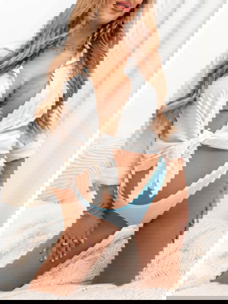 Błękitne bezszwowe majtki... 2